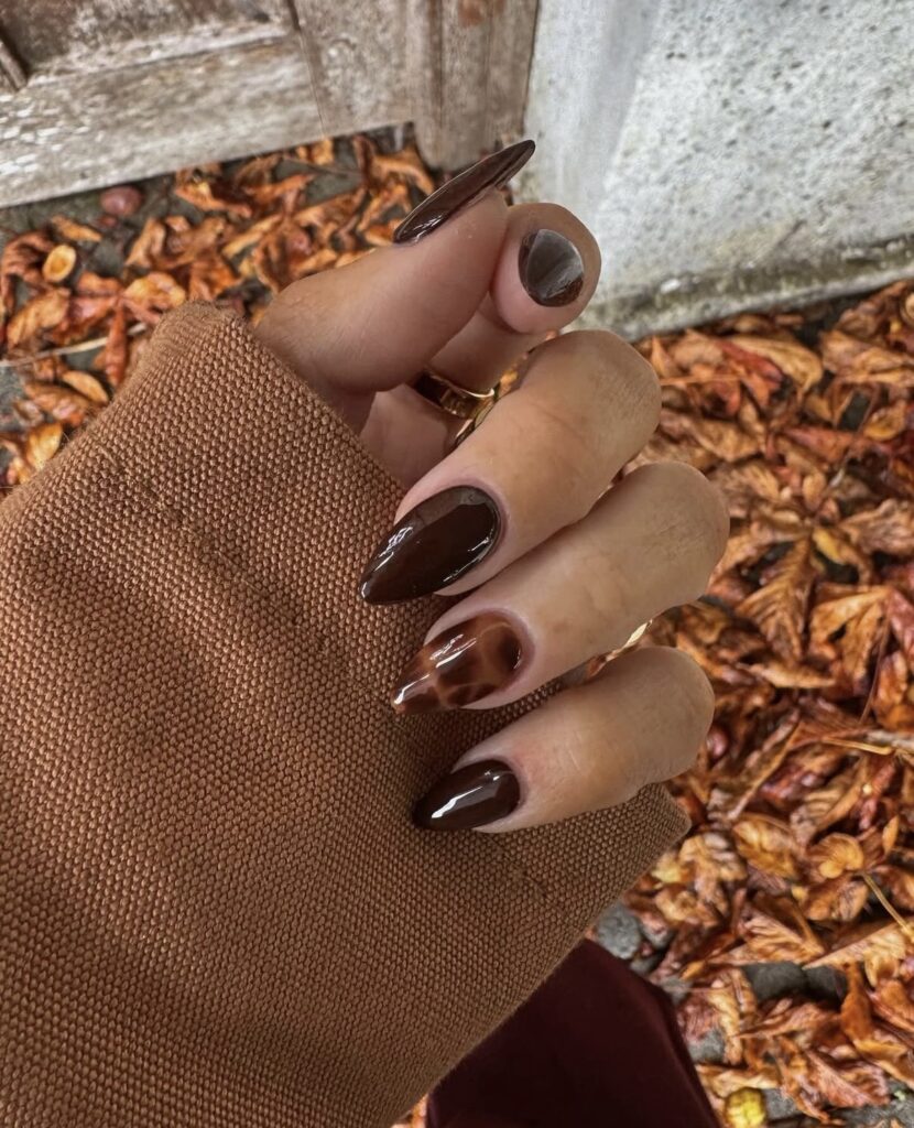 22 Cozy & Chic Autumn Nail Designs To Try This Fall