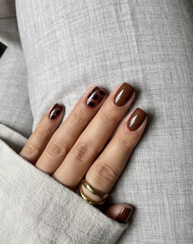 22 Cozy & Chic Autumn Nail Designs To Try This Fall