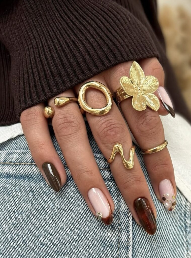 22 Cozy & Chic Autumn Nail Designs To Try This Fall