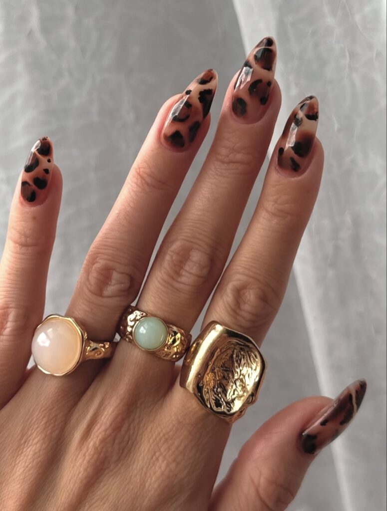 22 Cozy & Chic Autumn Nail Designs To Try This Fall