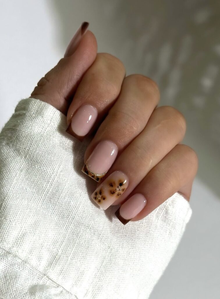 22 Cozy & Chic Autumn Nail Designs To Try This Fall