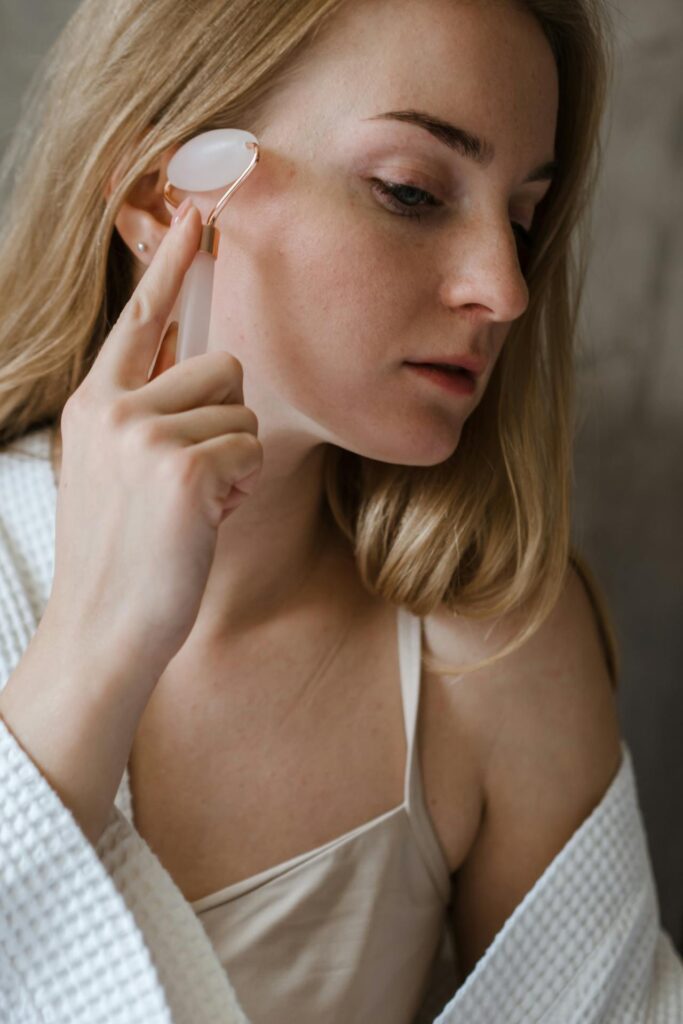 How To Get Prettier Naturally With Easy Beauty Hacks At Home How To Be Pretty Without Doing Too Much: 28 Beauty Hacks That Lowkey Eat