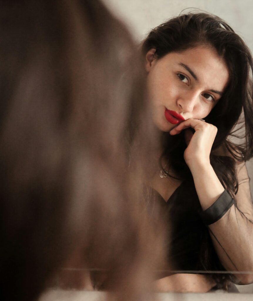 How To Look Good In Pictures: 16 Genius Tips For Perfect Photos How To Look Good In Pictures